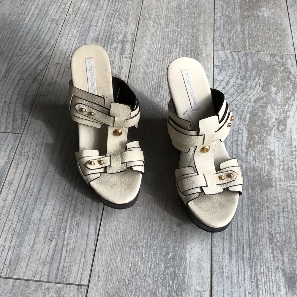 BCBG Slip on Cream and Gold Wedge Mules